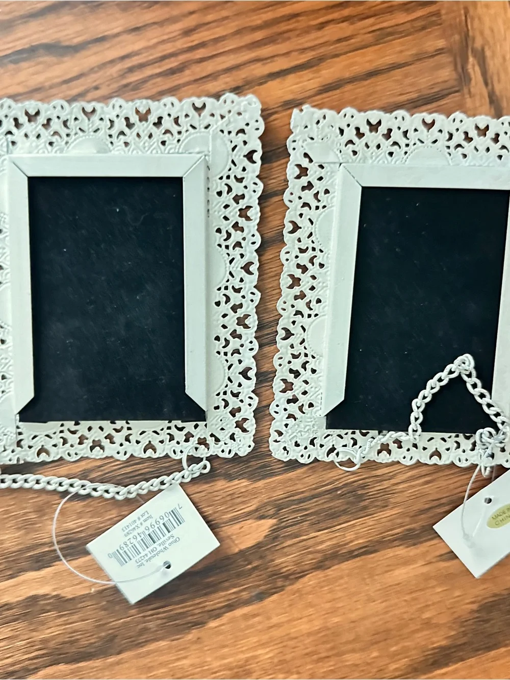 Lot of 2 metal 2x3 ornate white frames